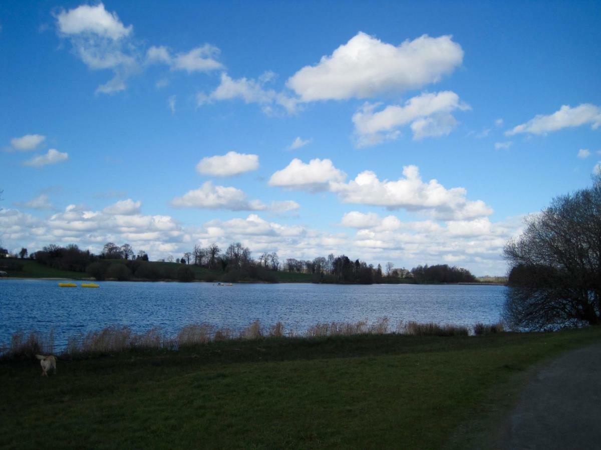 Le Bouddha Du Lac Saint-Germain-de-Tallevende Zewnętrze zdjęcie